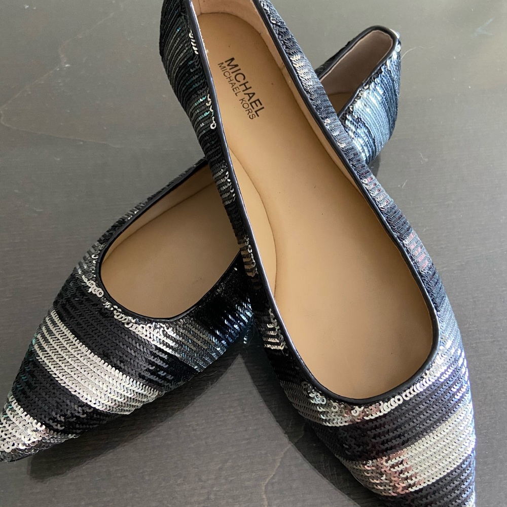 Michael Kors Arianna Flats. - Picture 5 of 7